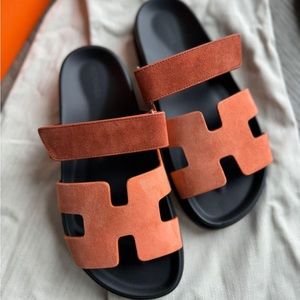 BNIB Hermes Women Chypre Sandals Suede Rose Bois De Santal / Rouge De Turin 38.5